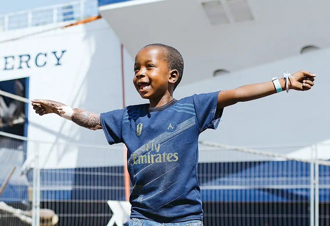 Un triomphe de solidarité : Le bilan éclatant de la campagne de double dons de Mercy Ships